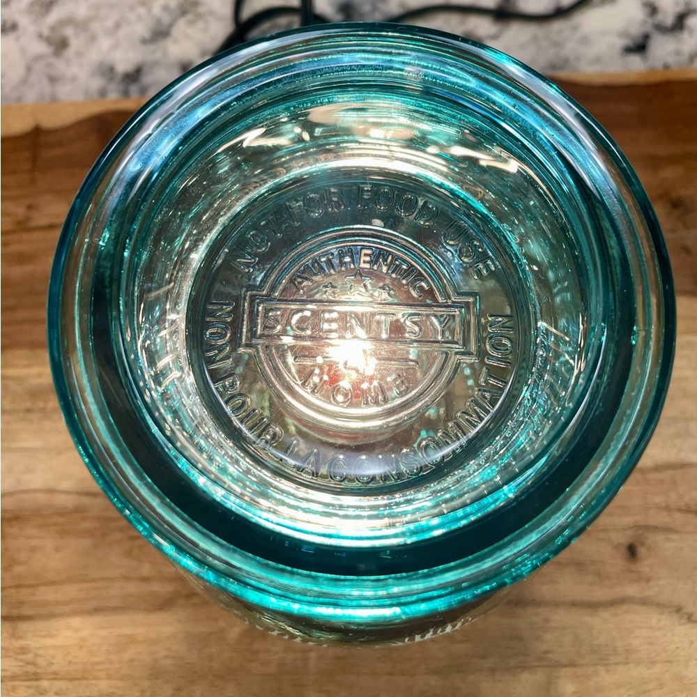 “Be Bold” Scentsy Warmer - Picture 3 of 6